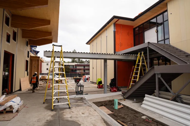 Buildings under construction at Hoover Elementary’s new campus in Palo Alto on Nov. 19, 2025. Photo by Seeger Gray.